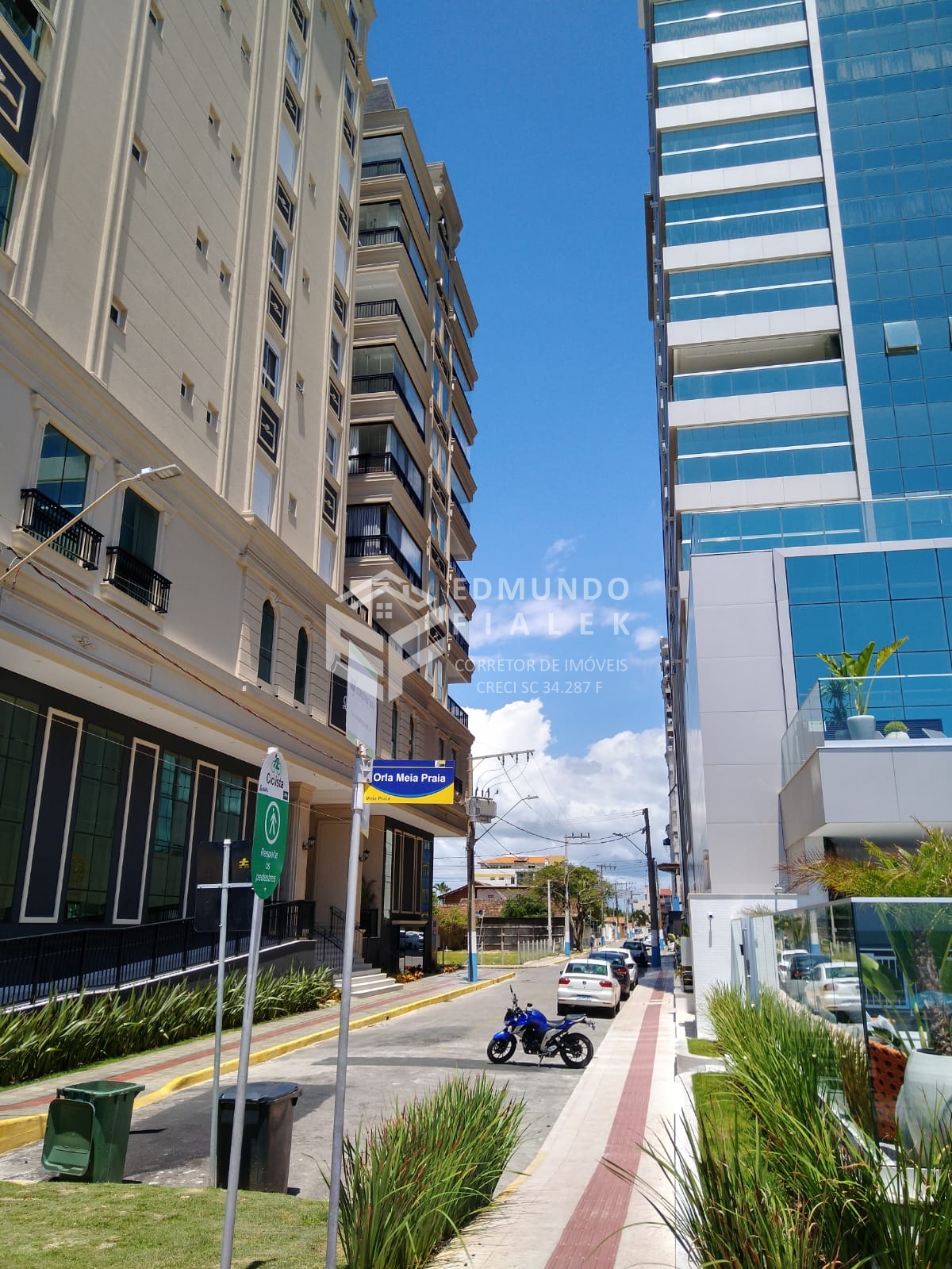 Apartamento para Venda no bairro Meia Praia em Itapema, 4 quartos sendo 4 suítes, 3 vagas, 180 m² privativos,